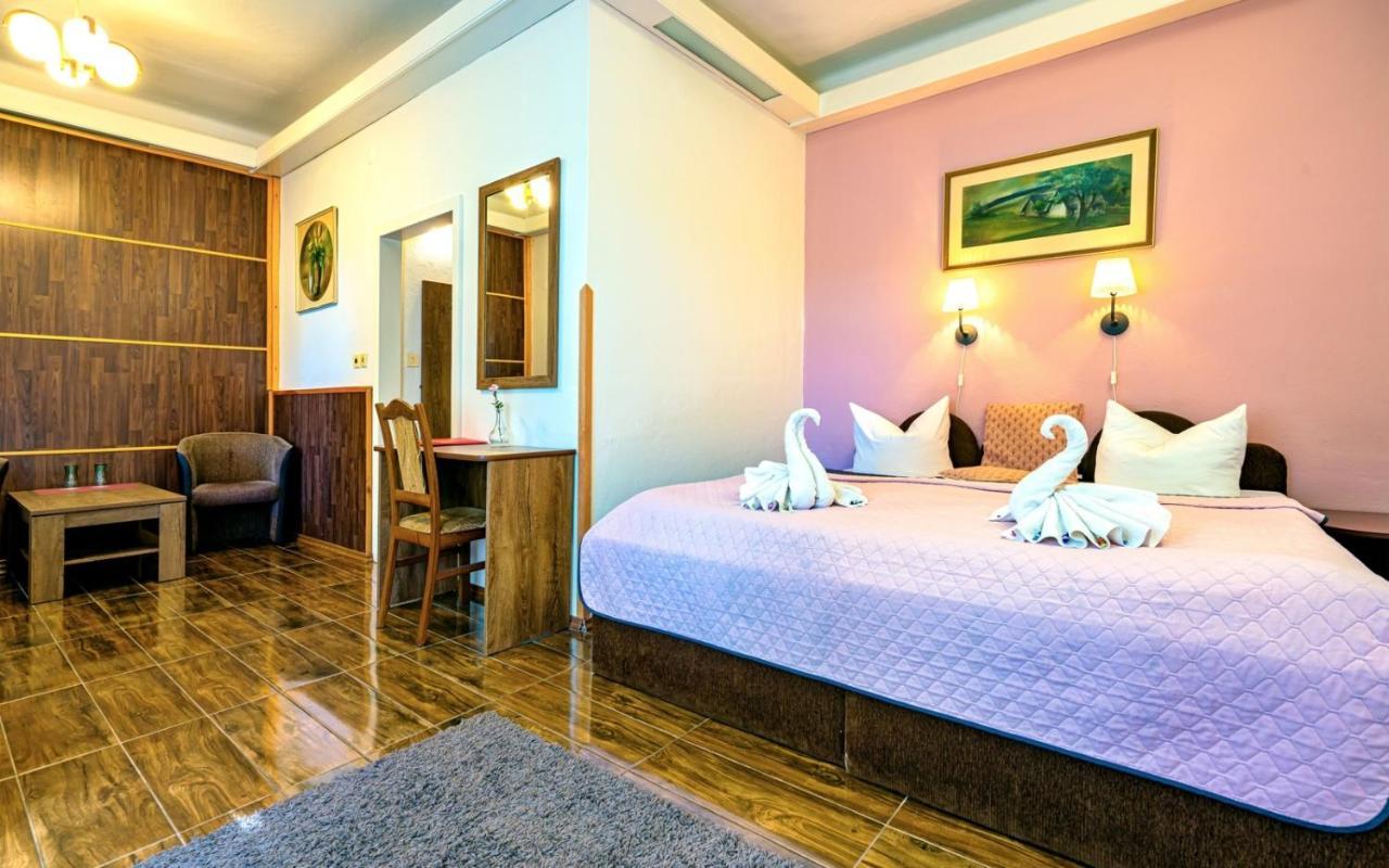 קרלובה סטודנקה Hotel Dzban מראה חיצוני תמונה
