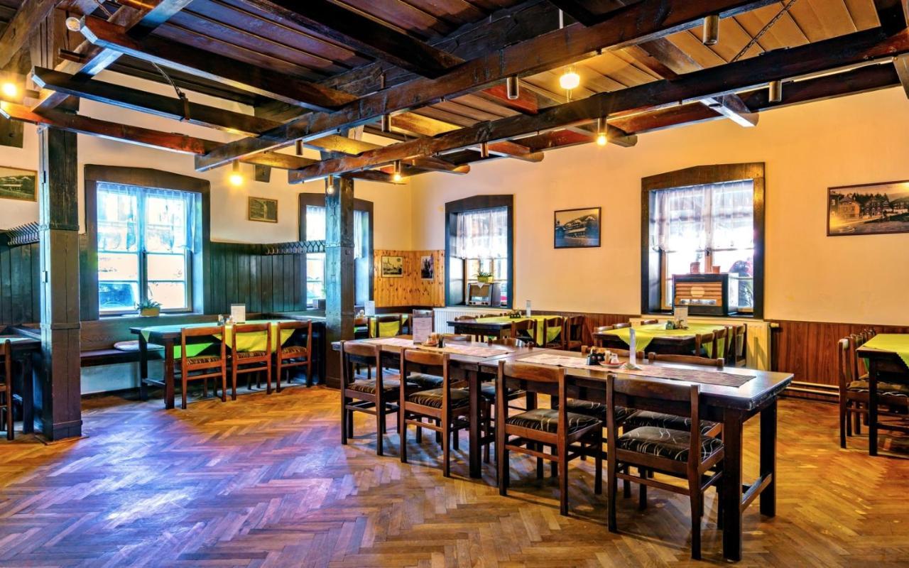 קרלובה סטודנקה Hotel Dzban מראה חיצוני תמונה