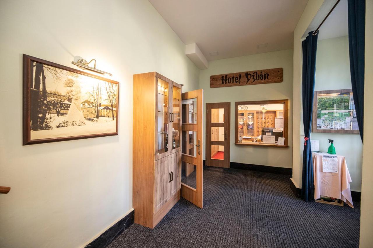 קרלובה סטודנקה Hotel Dzban מראה חיצוני תמונה