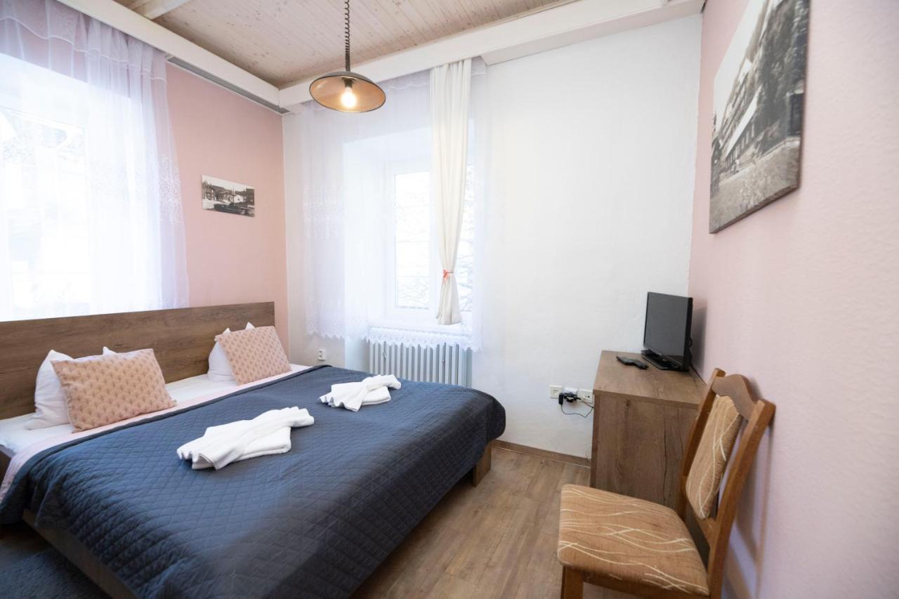 קרלובה סטודנקה Hotel Dzban מראה חיצוני תמונה