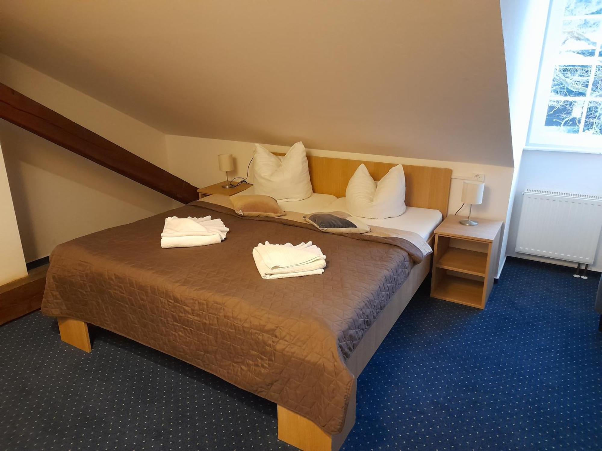 קרלובה סטודנקה Hotel Dzban מראה חיצוני תמונה