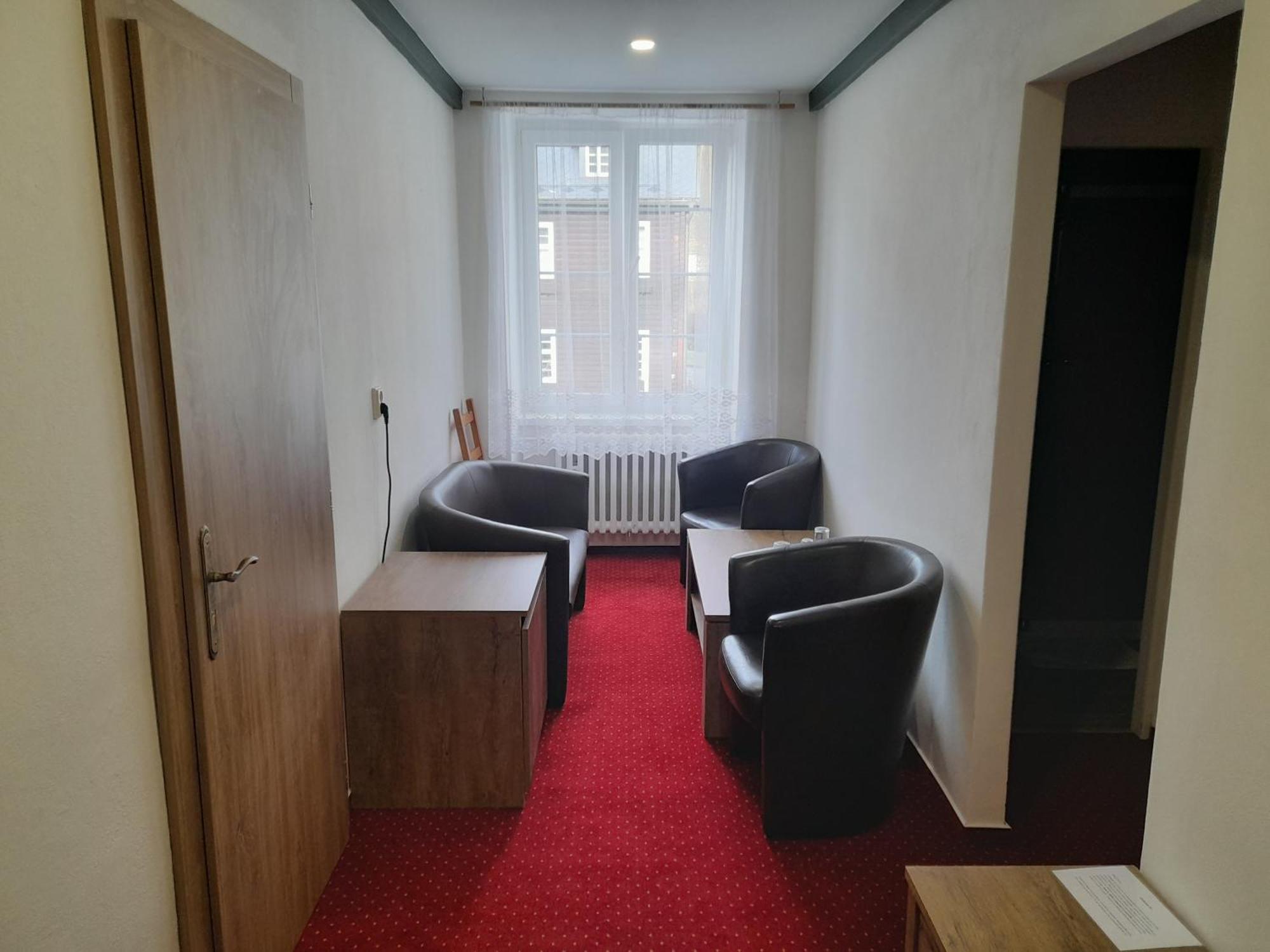 קרלובה סטודנקה Hotel Dzban מראה חיצוני תמונה